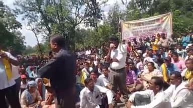 एटापल्ली: कसनसूर फाट्यावर 33 के व्ही वीज उपकेंद्राच्या मागणी करता दिवसभर शेकडो नागरीकांचे चक्काजाम आंदोलन