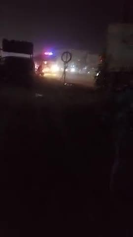 jila Sitapur sidhauli Indian oil petrol ke samne khadi vahan me lagi aag