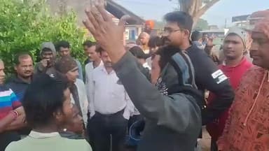 মানবাজার ১: জল প্রকল্পের পাইপের জলে ধান নষ্ট,মানবাজারে চল্লার মোড়ে পথ অবরোধ স্থানীয়দের