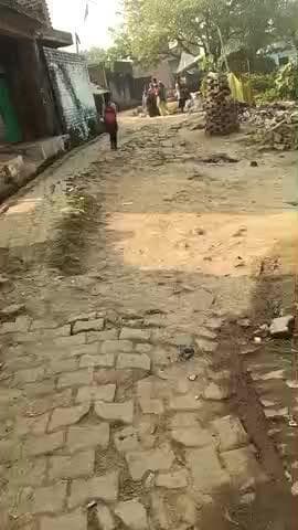 do sal se road khuda pada hai na to pani aaya Na Pani tute Ladi abhi tak Koi road ki sunvaee nahin Hui
