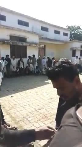 खाद के लिए किसान परेशान हो रहे हैं