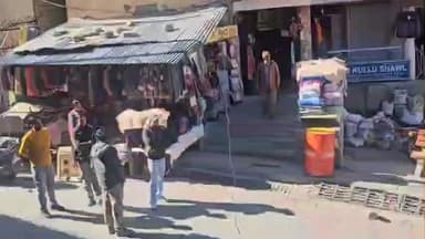 कल्पा: रिकांग पिओ मे चिलगोजे की एक ही व्यापारी कर रहा खरीददारी,अन्य लोगो ने खरीददारी पर लगाई है फिलहाल रोक