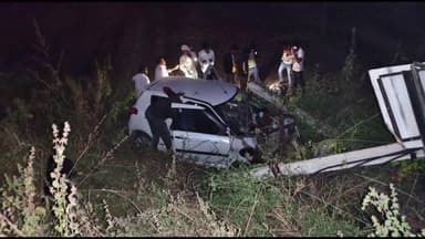 माजलगाव: सुर्डी जवळ अपघात; ट्रान्सफॉर्मर उद्ध्वस्त, चालक किरकोळ जखमी