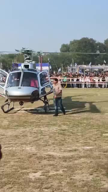 हसपुरा में चंद्रशेखर आजाद रावण की एंट्री। हुआ मजेदार स्वागत।