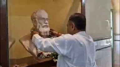 ব্যারাকপুর ১: রাষ্ট্রগুরু সুরেন্দ্রনাথ বন্দ্যোপাধ্যায়ের জন্ম দিবস পালন করা হলো উত্তর ব্যারাকপুর পৌরসভার অন্তর্গত রাষ্ট্রগুরুর বসত বাড