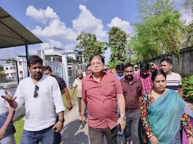 দিনহাটা ১: ভিলেজ ১ গ্রাম পঞ্চায়েত এলাকায় ছিটমহলের বাসিন্দাদের স্থায়ী আবাসনে গেলেন উত্তরবঙ্গ উন্নয়নমন্ত্রী উদয়ন গুহ