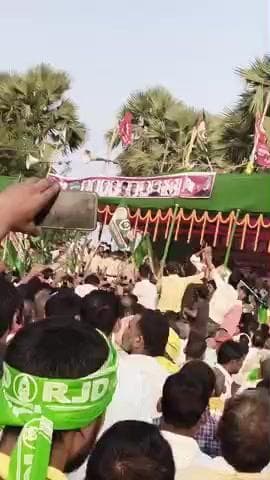 अरवल बलिदाद (मधुबन) में तेजस्वी यादव जनता को भाषण द्वारा संबोधित करते हुए।