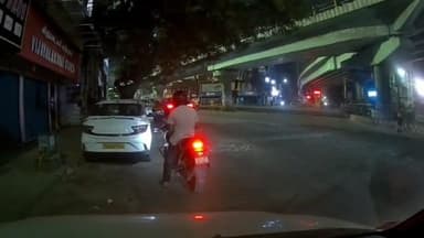 வேளச்சேரி: மேம்பாலம் அருகில் தூய்மை பணியாளரிடம் அத்துமீறிய இளைஞர் - துடைப்பத்தால் அடித்த தூய்மை பணியாளர் - அதிர்ச்சி சிசிடிவி காட்சிகள்