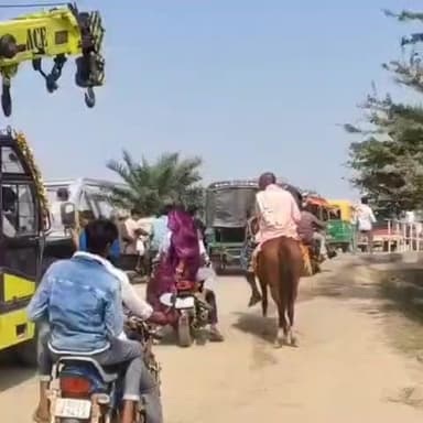 चौथम: मां कात्यायनी मंदिर जाने वाले रेल पुल संख्या 51 पर लगा जाम, यात्रियों और श्रद्धालुओं को हो रही परेशानी