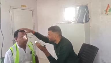 बिजौलिया: बेगू थाना क्षेत्र के आरोली टोल प्लाजा पर सड़क सुरक्षा सप्ताह के तहत वाहन चालकों की आंखों की जांच की जा रही है