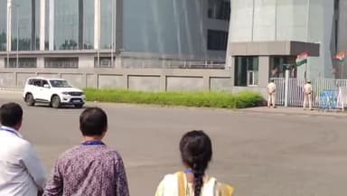 রাজারহাট: কলকাতা থেকে উত্তরবঙ্গের উদ্দেশ্যে রওনা দিলেন মুখ্যমন্ত্রী মমতা বন্দ্যোপাধ্যায়