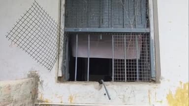 নলহাটি ১: জানালার গ্রিল ভেঙে কুরুম গ্রামের ১টি রাষ্ট্রায়ত্ত ব্যাংকে চুরির চেষ্টা, CCTV-র হার্ডডিস্ক নিয়ে পালাল দুষ্কৃতীরা