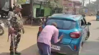 झाझा: चुनाव को लेकर झाझा सोहजाना में बने एसएसटी चेकपोस्ट पर पुलिस ने किया सघन वाहन जांच अभियान