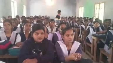 বরাবাজার: বামুনডিহা উচ্চতর মাধ্যমিক বিদ্যালয়ে আয়োজিত কন্যাশ্রী মেয়েদের নিয়ে সচেতনতা শিবির