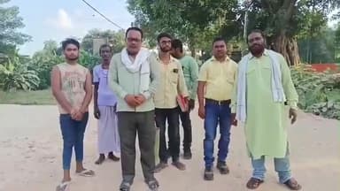 वारिसनगर: इलमासनगर से नकटा जाने वाली मुख्य सड़क कानू विशनपुर पंचायत भवन के सामने वर्षों से जर्जर