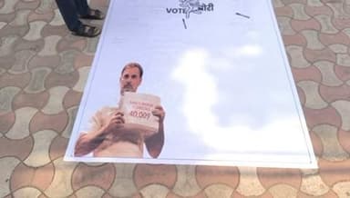 #लखनऊ यूनिवर्सिटी में NSUI का हस्ताक्षर अभियान: "वोट चोरी के खिलाफ़ उभाभा को वोट देंगे"