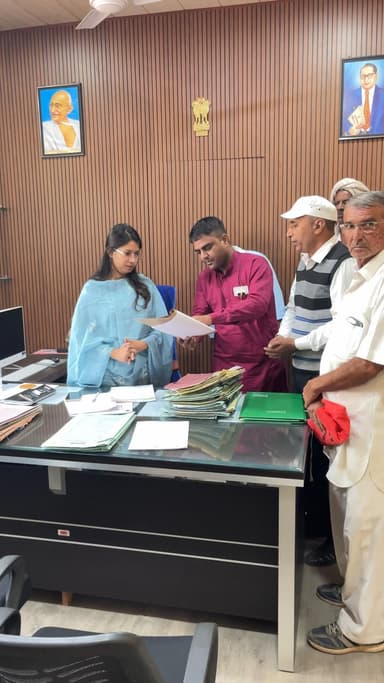 #खण्डेला के #गुरारा_गांव में चल रहे अवैध खनन के खिलाफ जनसेवक किशोर दुल्हेपुरा का हल्लाबोल…स्थानीय प्रशासन और जनप्रतिनिधियों के खिलाफ खोला मोर्चा,खण्डेला की SDM ज्यौतसना खेड़ा से मुलाकात कर अवैध खनन रोकने की मांग की।