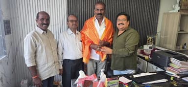 చేగుంట: చేగుంట సొసైటీ చైర్మన్ అయితే రఘురాములను సన్మానించిన రాష్ట్ర కెమిస్ట్రీ అసోసియేషన్ కోశాధికారి తోడుకునూరి రాజు