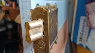 কালনা ১: নন্দগ্রামে প্রাক্তন সেনা জওয়ানের বাড়িতে দুঃসাহসিক চুরি, উধাও সোনার গহনা ও নগদ আড়াই লক্ষ টাকা