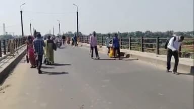 আরামবাগ: মঙ্গলবারের পরিবর্তে সোমবার বাস ও গাড়ি চলাচল স্বাভাবিক হচ্ছে রামকৃষ্ণ সেতু'তে