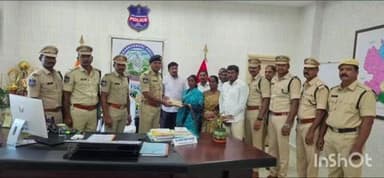 నాగర్ కర్నూల్: చనిపోయిన హోంగార్డ్ కుటుంబానికి నాగర్ కర్నూల్ ఎస్పీ గైక్వాడ్ వైభవ్ రఘునాథ్ చేతుల మీదుగా ఆర్థిక సహాయం