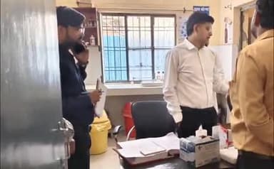 शोहरतगढ़: जिलाधिकारी सिद्धार्थ नगर शिवशरणगप्पा जी०एन० ने सामुदायिक स्वास्थ्य केंद्र बर्डपुर का किया निरीक्षण