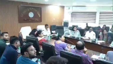 उपायुक्त चंदन कुमार की अध्यक्षता में विभागीय अधिकारियों संग बैठक आयोजित