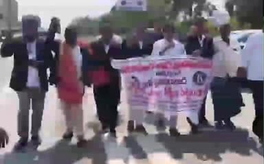 అలంపూర్: న్యాయ వాదుల ర్యాలీలో పాల్గొన్న ఎమ్మెల్యే విజేయుడు