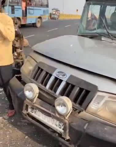 पारू: बनवार फ्लाईओवर के पास बोलेरो और टेम्पो की टक्कर में 7 लोग घायल