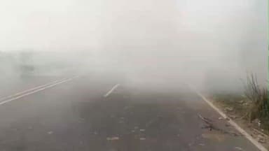 रसूलाबाद: रसूलाबाद में कूड़े के धुएं से घुट रहा निराला नगर, राहगीरों के लिए बनी मुसीबत, EO ने कार्रवाई का दिया आश्वासन