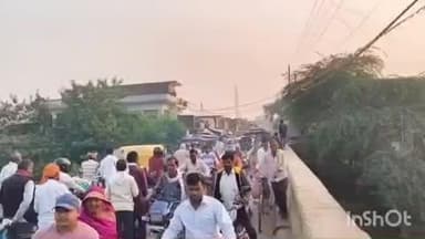 बिधूना: अछल्दा कस्बा स्थित सकरे नहर पुल पर जाम से जूझ रहे लोगों को पुलिस ने मौके पर पहुंचकर खुलवाया जाम