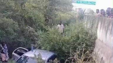 పెనుకొండలో జాతీయ రహదారిపై రోడ్డు ప్రమాదం