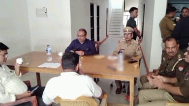 इटवा: ऑपरेशन क्लीन के अंतर्गत थाना जोगिया उदयपुर पर 10 वाहनों की नीलामी कराकर ₹2,70,000 राजस्व की प्राप्ति की गई