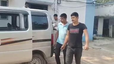 স্বরূপনগর: পৃথক পৃথকভাবে স্বরূপনগর থানার পুলিশ ৪ জন অভিযুক্তকে গ্রেফতার করে বসিরহাট আদালতে পাঠালো