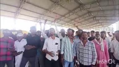 हिंगणघाट: शहरातील कृषी उत्पन्न बाजार समितीत कापसाच्या कमी दरात खरेदीमुळे उसळला शेतकऱ्यांचा संताप