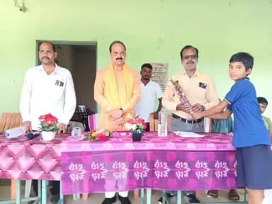 ଭଞ୍ଜନଗର: ଗଞ୍ଜାମ ଜିଲ୍ଲା ଜଗନ୍ନାଥପ୍ରସାଦ ବ୍ଳକ କଳିଙ୍ଗପଦର ଉଚ୍ଚ ପ୍ରାଥମିକ ବିଦ୍ୟାଳୟରେ ପୋଷାକ ବିତରଣ କାର୍ଯ୍ୟକ୍ରମ ଅନୁଷ୍ଠିତ ହୋଇଯାଇଛି ।