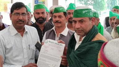 अमरोहा: अमरोहा में शोनाली गांव के सामने हाईवे पर अंडरपास बनाने की मांग, सीएम के नाम डीएम को सौंपा ज्ञापन