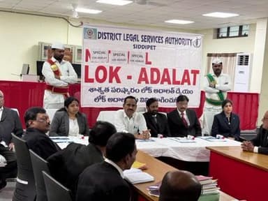 సిద్దిపేట అర్బన్: సిద్దిపేటలోని జిల్లా కోర్టు భవనంలో స్పెషల్ లోక్ అదాలత్ ను పురస్కరించుకొని సమావేశం నిర్వహించిన పలువురు న్యాయమూర్తులు