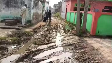 डेरापुर: सनिहापुर ब्राह्मणन गांव में जलभराव व कीचड़ युक्त गलियों से ग्रामीण व छात्र छात्राएं परेशान, जिम्मेदार मौन#JANSAMASYA