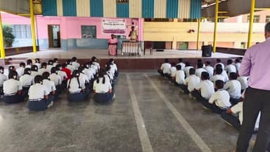 ಹಾರೋಹಳ್ಳಿ: ಪಟ್ಟಣದ ಆರ್.ಎಚ್.ಎಸ್ ಶಾಲೆಯಲ್ಲಿ ಪೋಲಿಸರಿಂದ ಕಾನೂನು ಅರಿವು