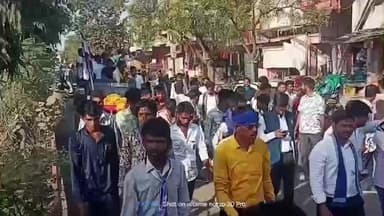 शामगढ़: शामगढ़ में आरक्षण बचाओ को लेकर आजाद पार्टी की वाहन रैली, कार्यकर्ताओं की भारी भीड़