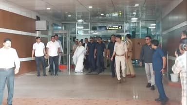 নকশালবাড়ি: বাগডোগরা বিমানবন্দরে এসে পৌঁছালেন রাজ্যের মুখ্যমন্ত্রী মমতা বন্দ্যোপাধ্যায়