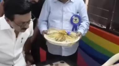 திருச்சி: பொன்மலையில் அன்புச் சோலை மையத்தை திறந்து வைத்து மூத்த குடிமக்களுடன் கேரம் விளையாடிய தமிழக முதல்வர் ஸ்டாலின்