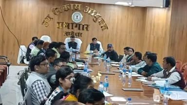 लातेहार: जिला स्तरीय परामर्शदात्री समिति की समीक्षा बैठक, उपायुक्त ने दिए आवश्यक निर्देश