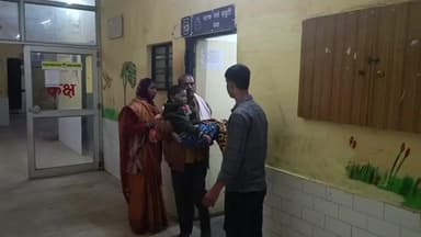 ओबरा: धनखोर गांव में बच्चों ने बोतल में भरे पेट्रोल से खेलते वक्त आग लगा दी, एक गंभीर रूप से झुलसा