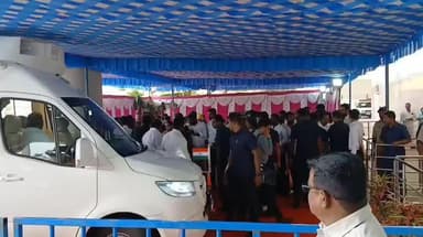 திருச்சி: சென்னை செல்ல திருச்சி விமான நிலையத்திற்கு வந்த தமிழக முதல்வர் ஸ்டாலினுக்கு அமைச்சர்கள் மற்றும் திமுக கட்சியினர் வழியனுப்பு நிகழ்வு பங்கேற்றனர்