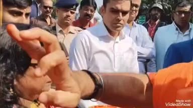 देवघर: देवघर पुलिस अधीक्षक सौरभ कुमार ने सिन्हा इंटरनेशनल स्कूल का फीता काटकर उद्घाटन किया