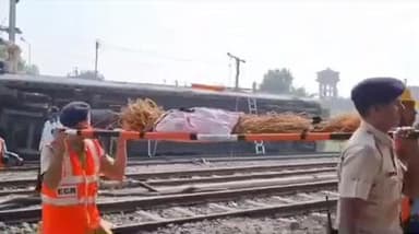 मुगलसराय: मुगलसराय डीडीयू रेलवे यार्ड में मॉक ड्रिल का आयोजन, एनडीआरएफ और एआरटी ने किया संयुक्त रूप से रिहर्सल