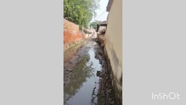 त्योंथर: अंजोरा ग्राम: बिना बरसात सड़क पर घुटने तक पानी, ग्रामीणों ने सचिव व सरपंच पर लगाए गंभीर आरोप