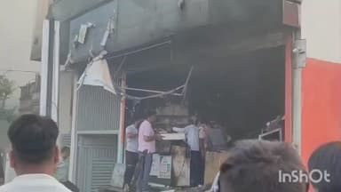 गिर्वा: उदयपुर के सवीना में अमर किराना स्टोर में लगी भीषण आग, लाखों का सामान जलकर हुआ खाक